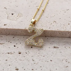 Collier pendentif lettre Z en cuivre plaque or avec zircone cubique, bijou elegant.