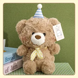 Niedlicher warmer brauner Plüsch-Teddybär mit Partyhut und Schal, perfektes weiches Spielzeug.