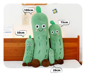 Süßes Gurken Plüschkissen langer gefüllter Spielzeug Cartoon Gemüsepuppe als Geschenk.