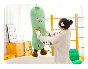 Niedliches Gurken Plüschkissen Cartoon Gemüse Langpuppe Stofftier für Mädchen Geschenk Details