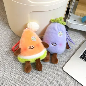 Niedlicher Obst Plüsch Schlüsselanhänger mit lachendem Gesicht und weichem Gemüseanhänger.