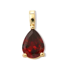 Dettaglio pendente pietra natale rossa a goccia placcato oro, elegante design di gioielli.