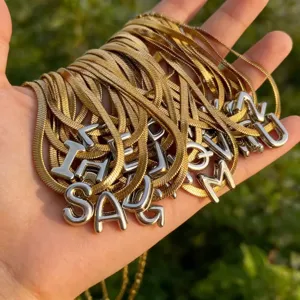 Minimalistische Titanstahl Initialen Anhänger Halskette Luxus Gold Schlangenkette Silber Buchstabe Choker Schmuck Geschenk Damen
