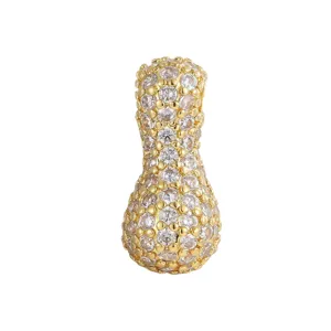 Ciondolo collana zircone cubico micro-pavè placcato oro stile hip-hop per gioielli moda di tendenza.