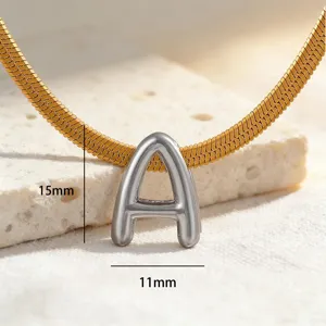 Edelstahl Schlangenkette Halskette mit silberner Buchstabe A Anhänger, minimalistischer Schmuck.