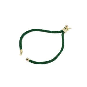 Corda per braccialetto in nylon intrecciato verde fatto a mano DIY con chiusura metallica dorata.