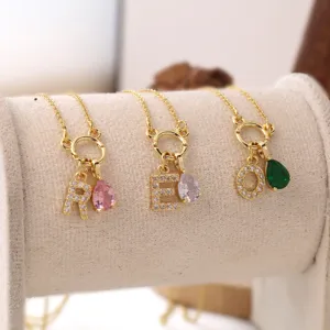Collana con ciondolo iniziale placcato oro e pietra di nascita a goccia gioielli chic