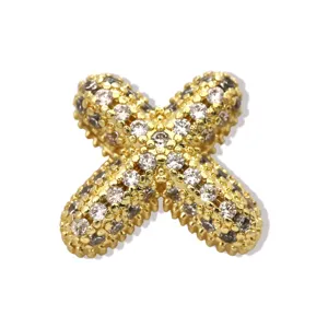 Goldfarbenes Pave-Strass-Kreuz-Anhänger-Charm, glänzendes DIY-Halsketten-Zubehör.