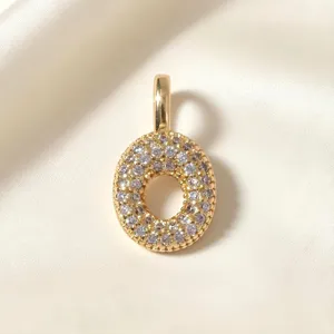 Verguld Letter Pave Kristal Hanger Ketting Minimalistische Luxe Sieraden Detail Foto