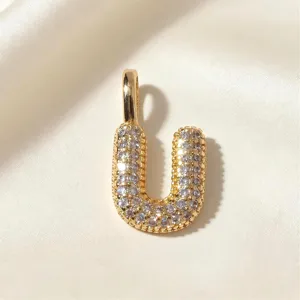 Vergulde letter U hanger detailopname, delicate zirconia halsketting bedel prachtig.