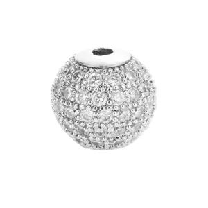 Nahaufnahme Detailansicht von rundem Zirkonia Pave Abstandhalter Perle fuer DIY Schmuck