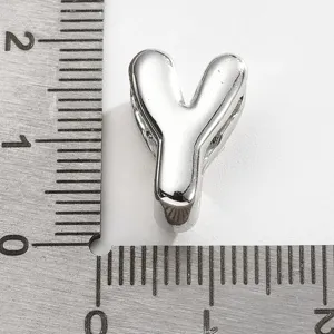 Pendentif breloque lettre Y en métal argenté pour bracelet et collier création de bijoux.