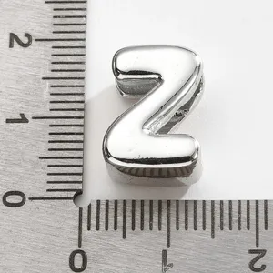 Breloque chiffre ou lettre en métal argenté, accessoire DIY pour la création de bracelets.