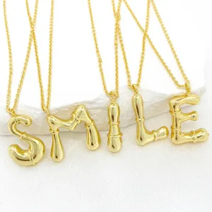 Gouden letter hanger ketting set, unieke gedraaide bamboe stijl voor damesmode top.
