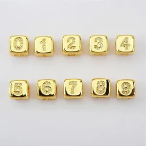 Cuentas cuadradas doradas de laton micro pave circonita numero 0-9 dijes de joyeria DIY.