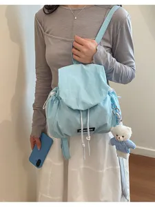 Casual trekkoord plooi rugzak voor vrouwen lichtblauw reizen dagrugzak met beer hanger.