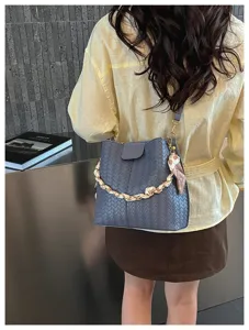 Trendy woven bucket bag for women, stylish vintage shoulder crossbody bag with chain and scarf.