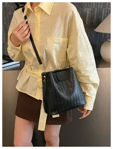 Black woven bucket bag for women, retro leather shoulder crossbody bag for daily commute.
