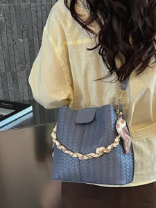 Stylish women woven bucket bag retro crossbody commuter shoulder bag for spring summer.