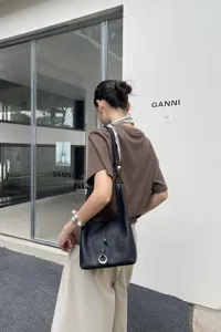 Bolso de hombro minimalista de cuero negro para mujer elegante bolso bombonera chic