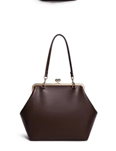 Nahaufnahme der vintage braunen Kussverschluss-Handtasche mit goldener Metallrahmen.