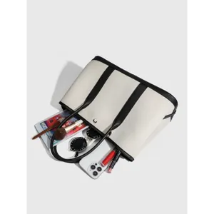 Grosse Canvas Handtasche mit Lederdetails, elegante Damentasche fur den Alltag.