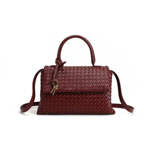 Bordeauxrode geweven handtas voor dames, stijlvolle vintage schoudertas met handvat en knoop.