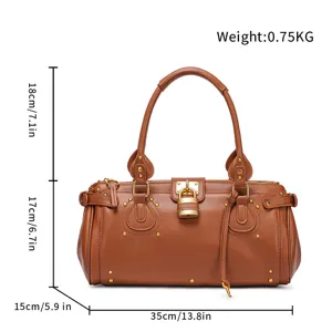 Borsa a mano Boston retrò in pelle marrone con lucchetto iconico e dettagli di rivetti 35cm