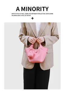 Kleine rosa Leder Eimer Handtasche minimalistische Beuteltasche mit süßem Anhänger.