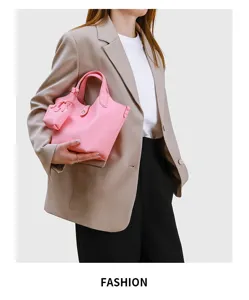 Rosa minimalistische Eimerhandtasche für Damen, süße Mini-Tasche mit kleinen Zubehörtasche.