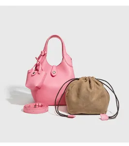 Minimale rosa Bonbonfarbene Eimertasche, Lederhandtasche mit Schultergurt und Innentasche.