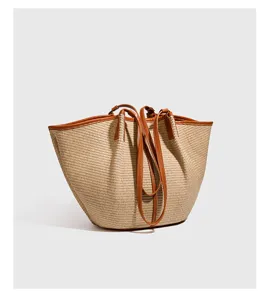 Raffia geweven tote bag voor vrouwen, grote stro schoudertas met lederen details en handvatten.