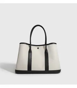 Klassische Segeltuch Leder Handtasche Shopper mit schwarzen Griffen für den Alltag.