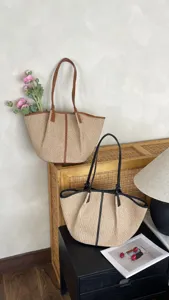 Gevlochten rafia shopper grote capaciteit schouderstrostas voor strandvrouwen chique