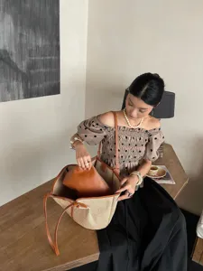 Raffia stro geweven tote tas voor vrouwen, grote lederen schouderstrandtas en vakantie.