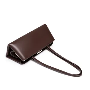 Elegante dunkelbraune Leder-Umhängetasche, schicke Damen Achseltasche Baguette Bag für den Alltag.
