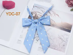 Fiocco per uniforme JK a pois azzurro chiaro, graziosa cravatta con colletto alla marinara.