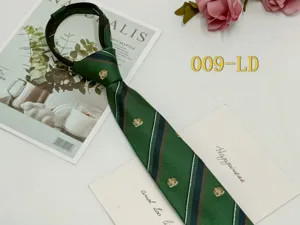 Unisex narrow plaid zipper tie, pre-tied college style school uniform necktie detail.