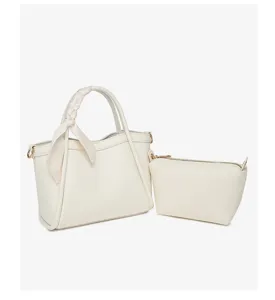 Conjunto de bolso tipo cubo blanco con cartera a juego y detalle de pañuelo Twilly.