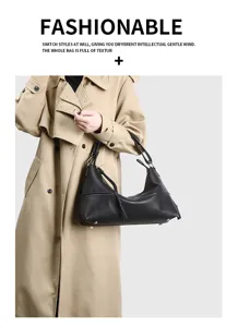 Detailansicht der schwarzen PU-Leder Hobo Umhängetasche mit stilvollem Knotengurt-Design.