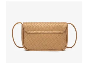 Bolso bandolera de cuero trenzado para mujer, bolso pequeño elegante con solapa.