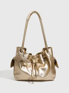 Metallic gouden schoudertas voor dames, stijlvolle bucket handtas met dubbele riemen.