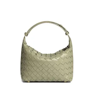 Chique saliegroene geweven lederen hobo schoudertas, vintage handgemaakt maanvormig ontwerp.