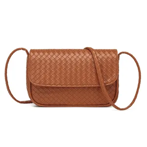 Elegante bolso bandolera de cuero trenzado marrón, bolso pequeño chic para mujer diario.
