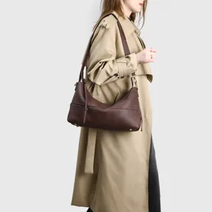 Braune Leder Umhängetasche für Damen, große Kapazität Pendler Tasche und modische Achseltasche.