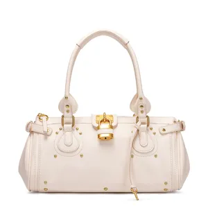 Borsa a mano Boston vintage in pelle beige con lucchetto e dettagli di rivetti donna.
