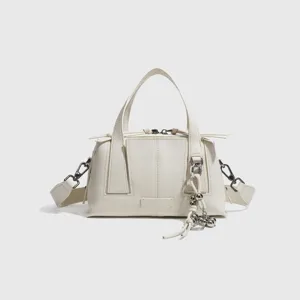 Elegante bolso bandolera Boston de cuero estilo bolos retro, bolso crema chic para uso diario.