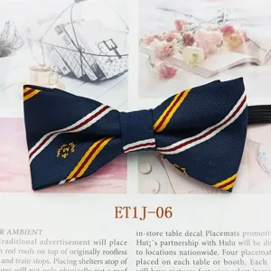 Nœud papillon bleu marine style britannique pour enfants à rayures jaunes et rouges, élégant.