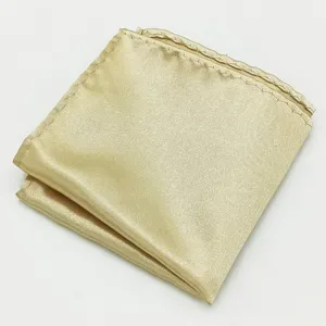 Heren effen glanzend polyester pak pochet, fijne randstiksels, stofdetail voor herenkleding.