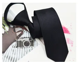 Corbata negra lisa con cremallera para hombre, diseño de satén estrecho de 5 cm, accesorio formal.